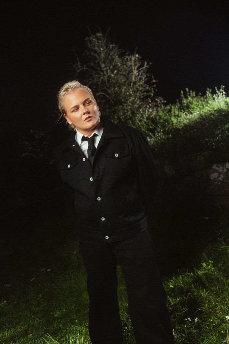 Ella Herold promokuva v1